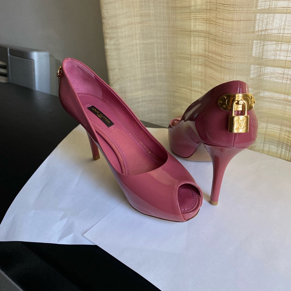 Louis Vuitton Pink Heels Gold Lock Oh Really 35.5-5.5 Pumps Sandals Mules slides
